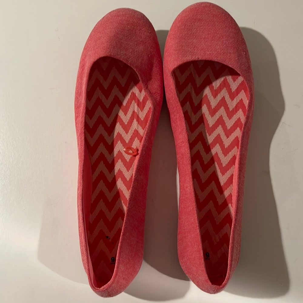 NWOT pink size 9 flats